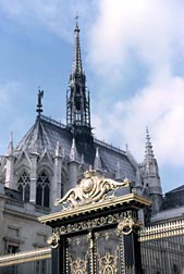 Sainte Chapelle seen from Palais de Justice gate