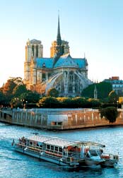 Bateaux Parisiens trimaran tour boat